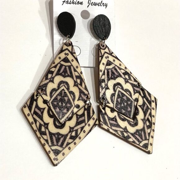 Boho Chic Victorian Printed Wooden Dangle Stud Earrings - 209 - Picture 2 of 8